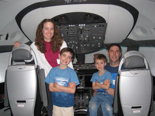 Family_portrait_in_the_787_cab_090625a.JPG