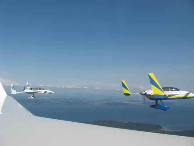 Flying_formation_with_Jim_Price_on_the_way_to_Bremerton_090711.jpg