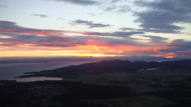 zAnother_beautiful_sunset_coming_back_from_Friday_Harbor_100821.JPG